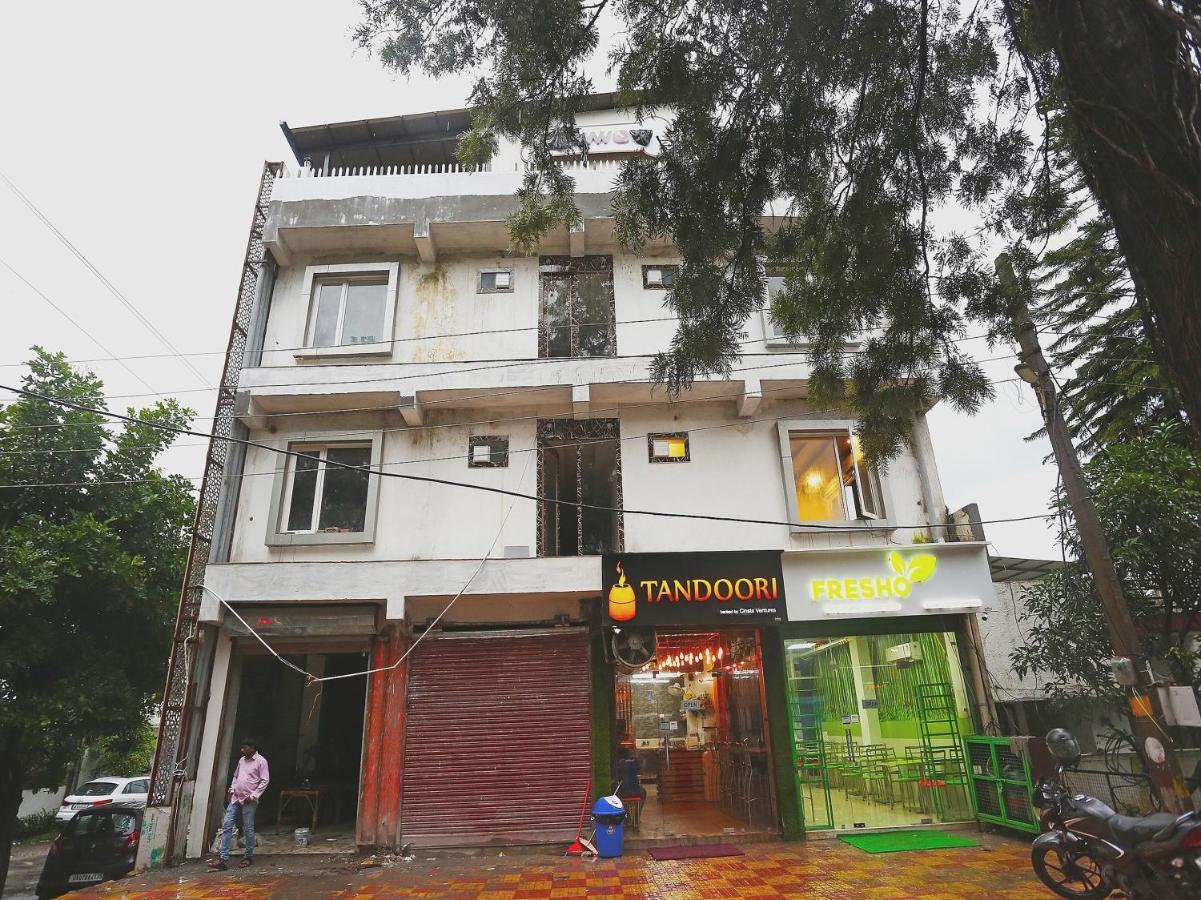 Capital O 15566 Hotel Rosewood Inn Rājpur Exterior foto