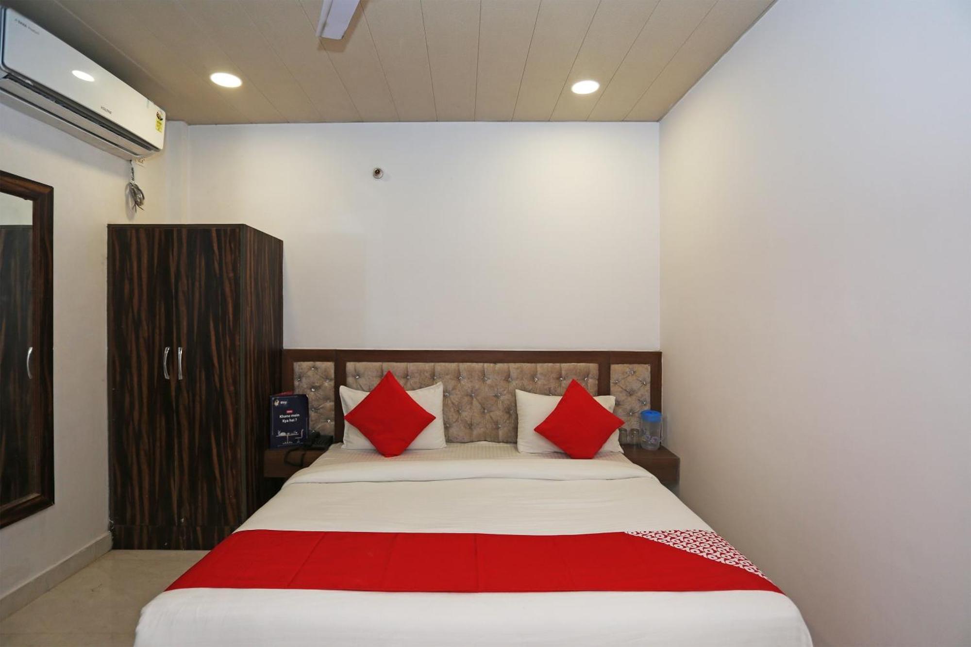 Capital O 15566 Hotel Rosewood Inn Rājpur Exterior foto