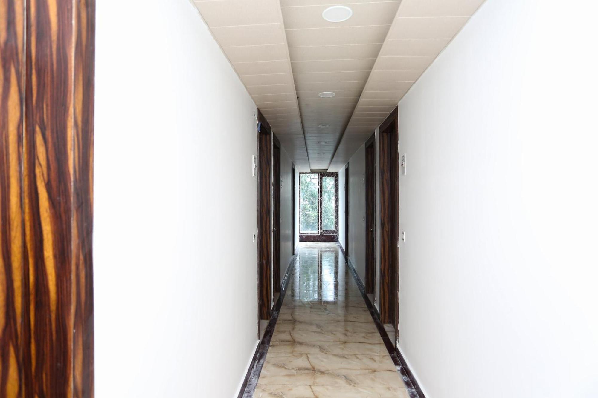 Capital O 15566 Hotel Rosewood Inn Rājpur Exterior foto